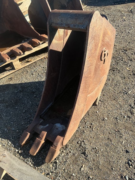 CP Brand Backhoe Pin-Lock Bucket - 11"W, 1-3/4" Link Pin Hole Diameter