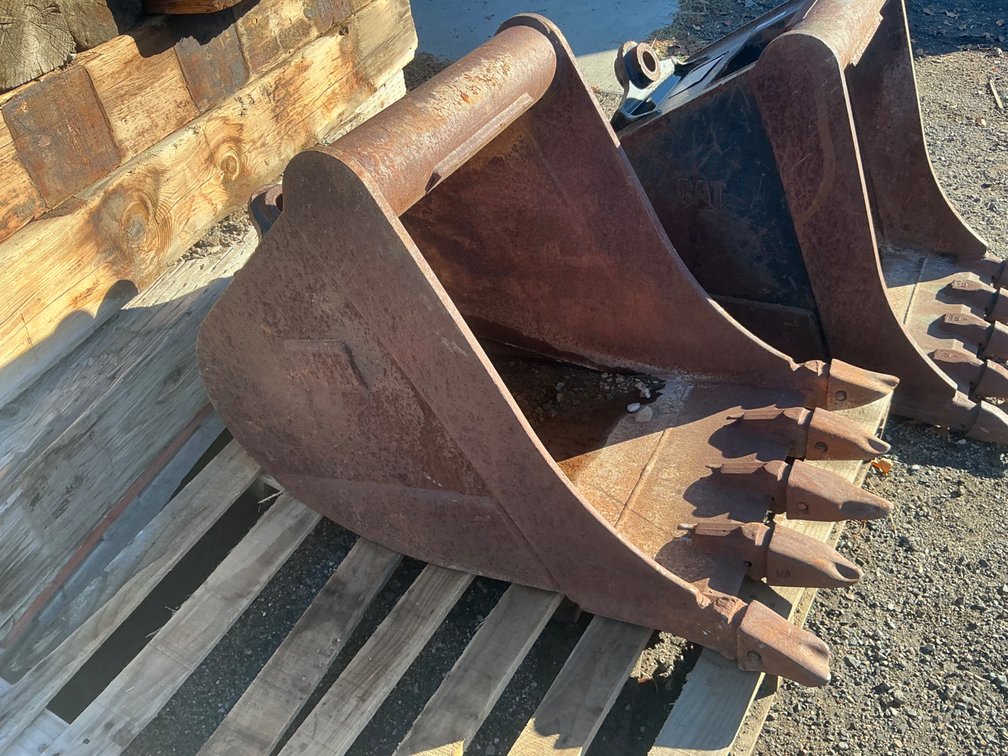 Caterpillar 24" Heavy Duty Pin-Lock Backhoe Bucket
