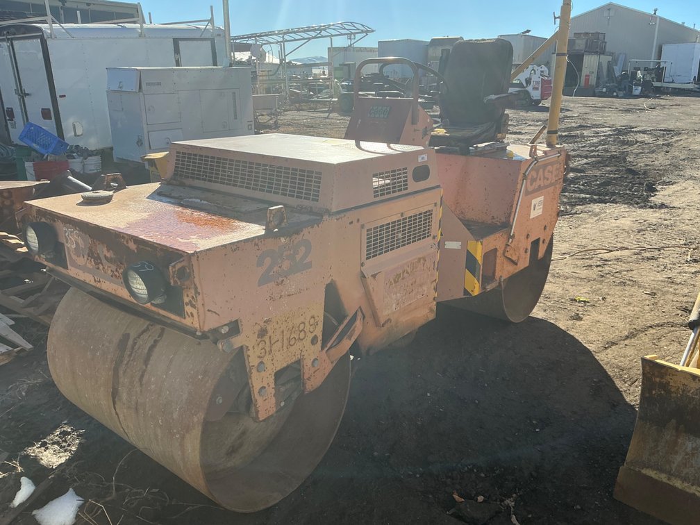 1984 Case Tandem Vibratory Smooth Drum Roller - Model: W252, Serial: 8408675945