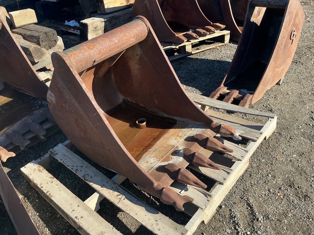 Caterpillar 24" Heavy Duty Backhoe Bucket - Pin-Lock Coupler System