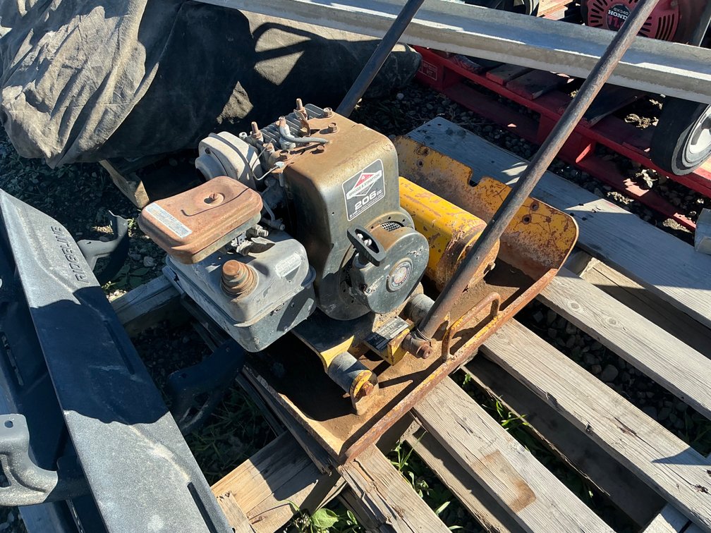 Ingersoll-Rand Plate Compactor - Model: BP9, Serial: 9BP530, With Briggs & Stratton Engine, Rope Start Pulls Free