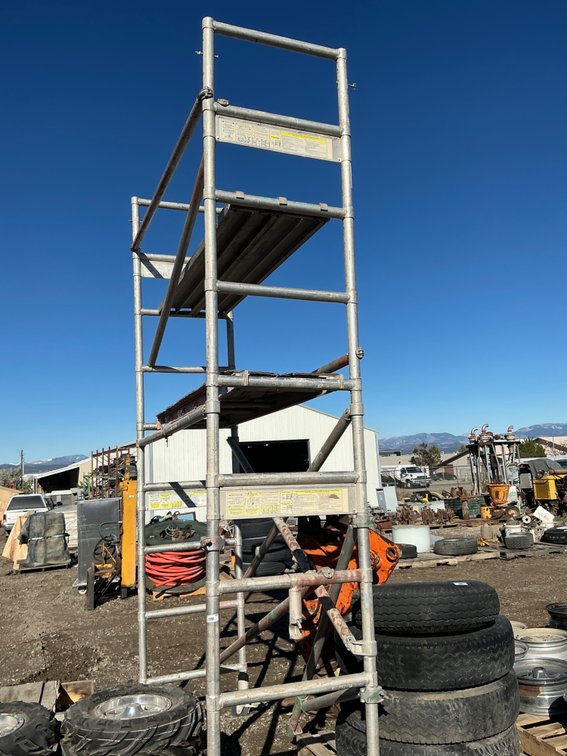 Werner Aldek 4150 Series Folding Aluminum Scaffolding With Cross Braces And (2) 6'L x 20"W Aluminum Planks - Overall 6'L x 28"W