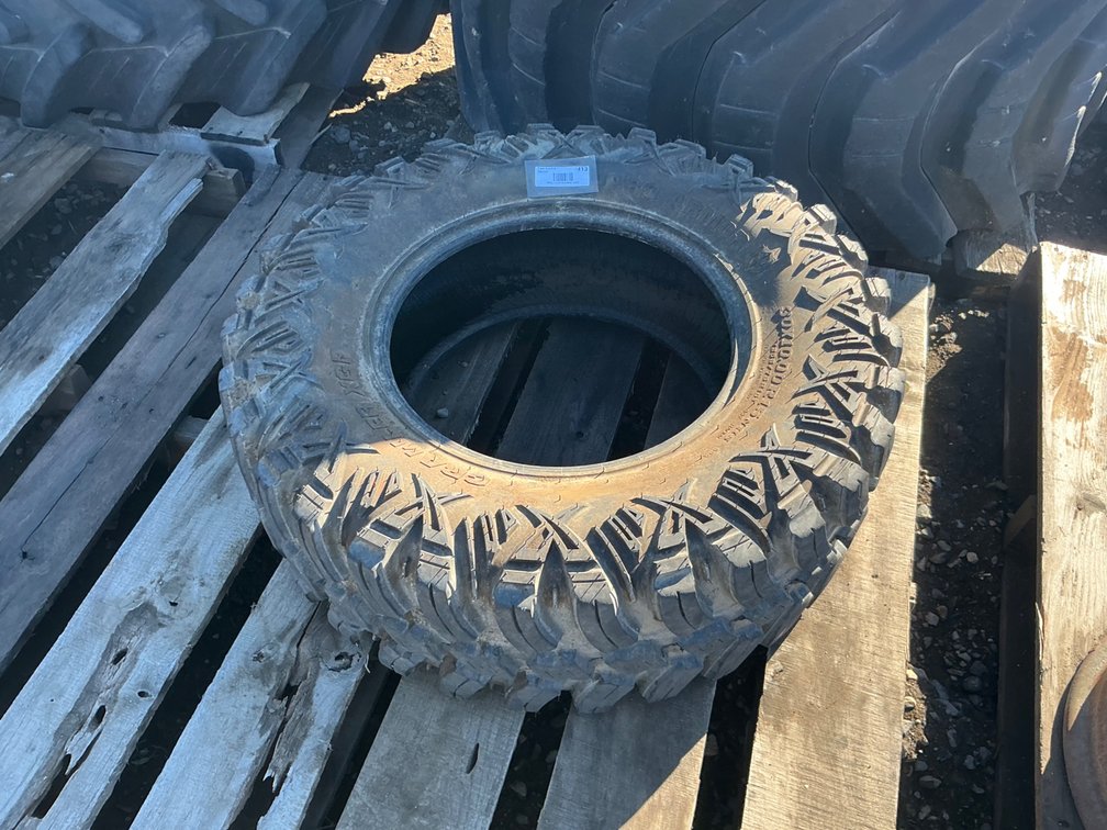 (1) 30x10.00R15 Tire (No Wheel) Good Tread