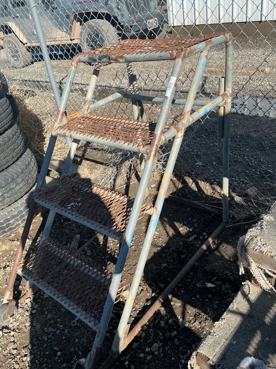 Metal Portable Stairs - (4) Step, 24"W x 40"H, No Handrail