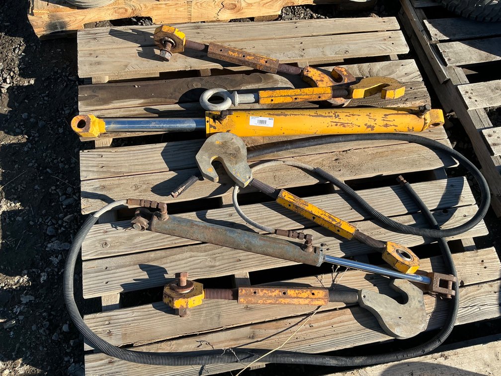 Pallet Of Tractor Parts - 32" Hydraulic Ram, 24" Hydraulic Ram, 3Pt. Turnbuckles & More
