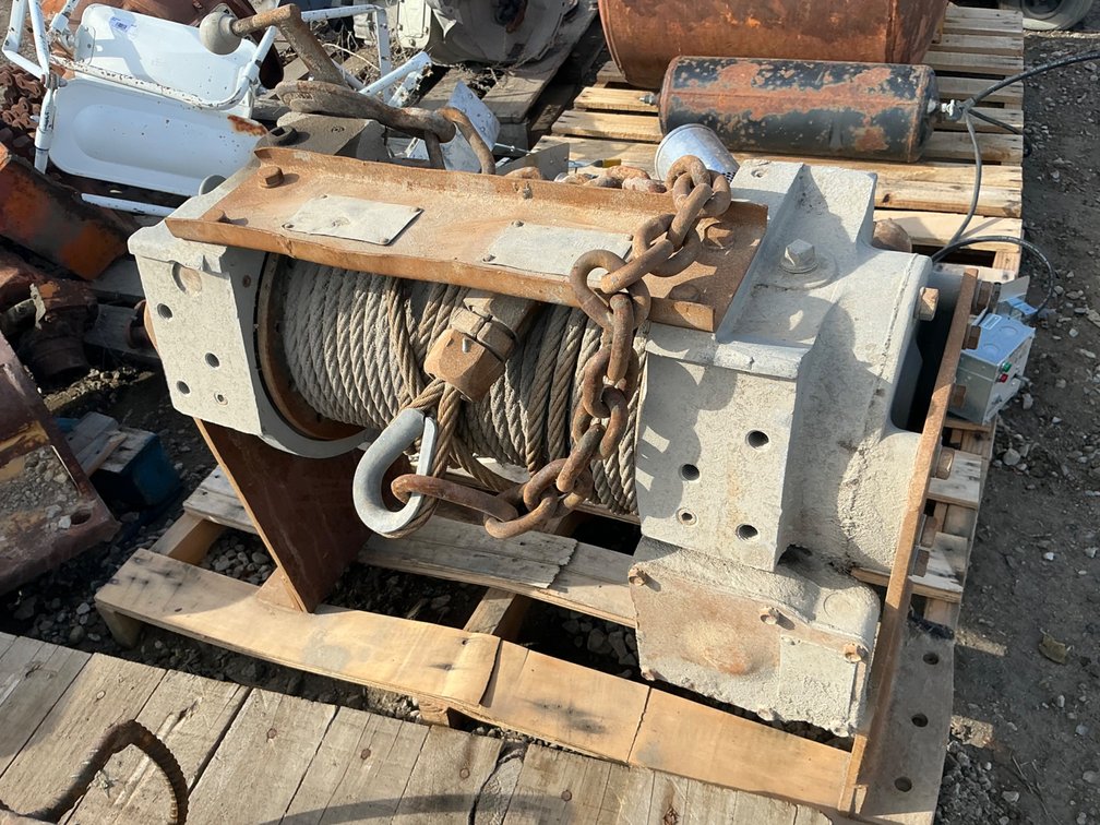 Heavy Duty Winch With Hydraulic On Mounting Plate - 1/2" Cable (No Brand Or Model# Shown)