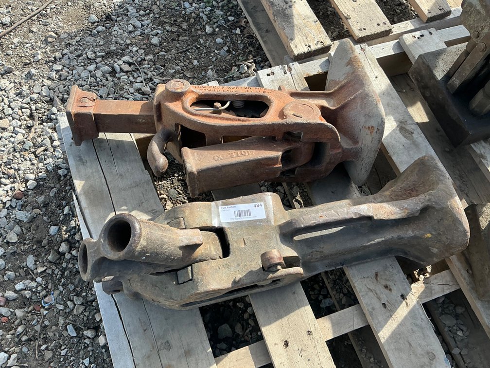 (1) Duff Norton Model: 217 Mechanical Jack, And (1) Simplex Model: 22 Mechanical Jack (No Jack Handles)