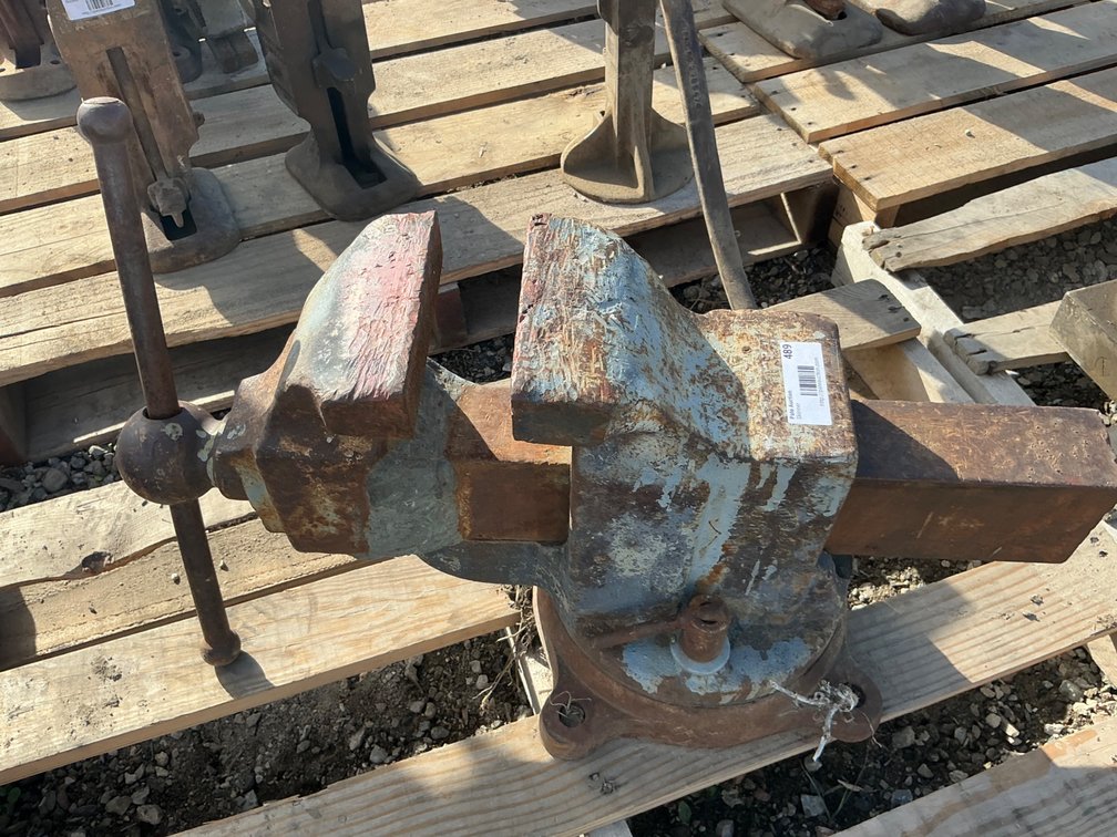 (1) Large Shop Vise - 6"W Bite/Jaws, 16" Throat Depth
