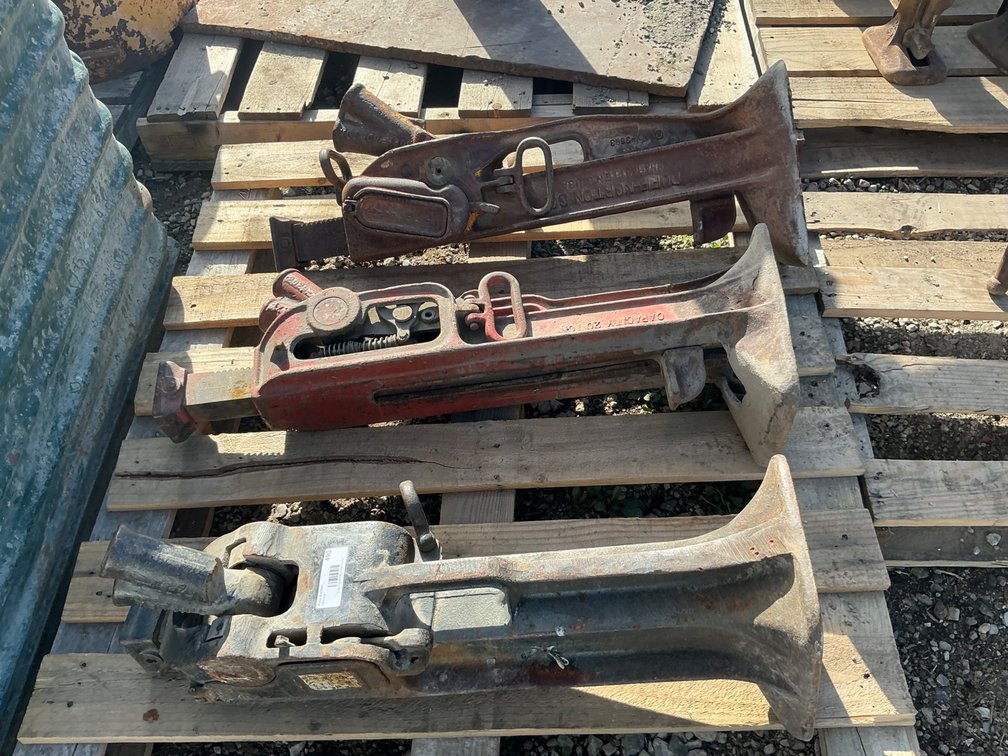 (2) Simplex Model: 2029 20-Ton Mechanical Jacks, And (1) Duff Norton Model: 2028 20-Ton Capacity Mechanical Jack (No Jack Handles)