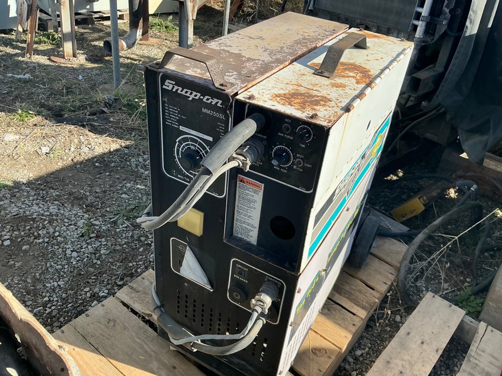 Snap-On Muscle Mig Welder - Model: MM250SL, On Rolling Cart, With Leads