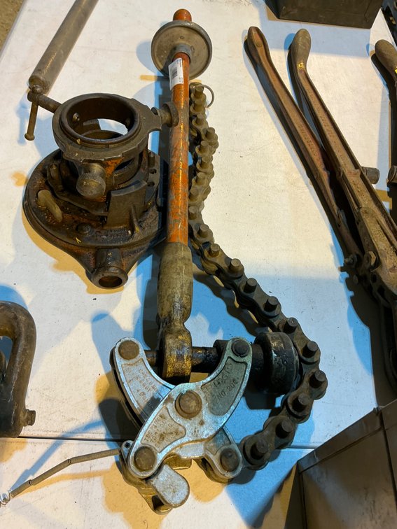 Ridgid Model: 206 Chain Soil Pipe Cutter And Ridgid Model : 65R 1-2" Manual Pipe Threader