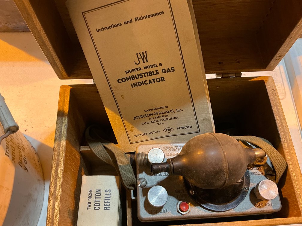 Vintage Johnson & Williams Inc. Combustible Gas Indicator Sniffer - Model: G, With Wooden Case & Factory Manual