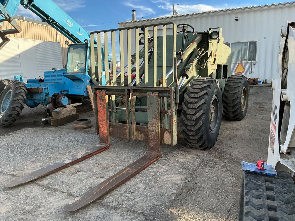 1979 Case Rough Terrain Diesel Forklift - Model: MW20BFL, Serial: 9134156, Articulated, 26,000Lb Operating Weight, Hours Gauge Unreadable, No Cab, Case Diesel Motor, 72" Forks, Manual Adjust Forks
