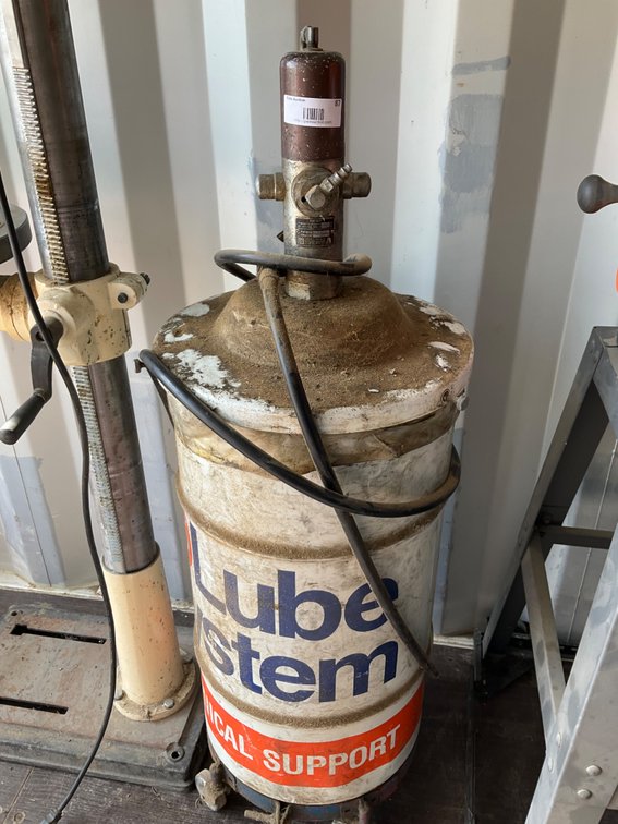 Pneumatic Greaser with Grease Barrel on Rollers