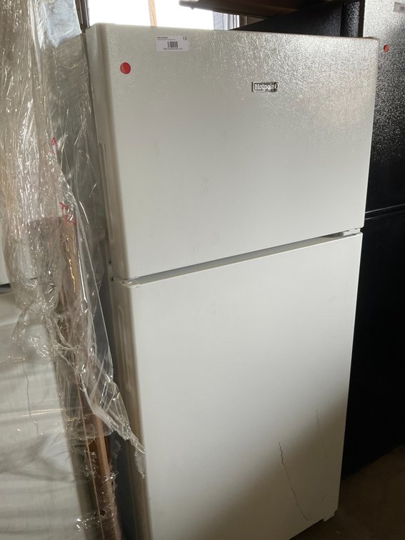 Hotpoint Refrigerator - Model: HPS16BTNMRWW, 15.6 Cubic Foot, Top Freezer, White, Unused, Right Door Swing 