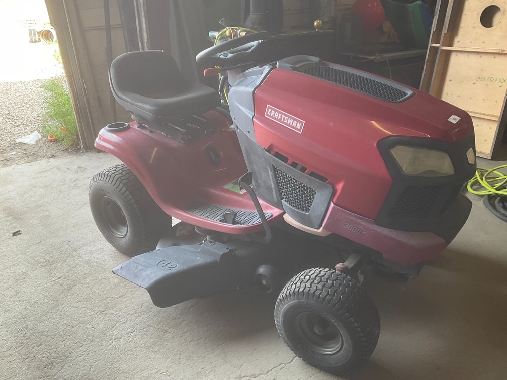 Craftsman T3000 Riding Lawn Tractor - Model: 917.203900, 42" Deck, Briggs & Stratton Engine, Hydrostatic Transmission (DOES NOT RUN)