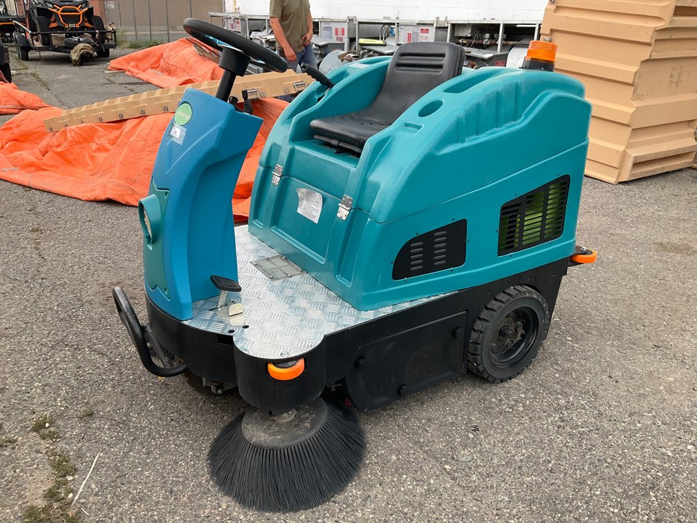 Aokeqi Ride On Industrial Floor and Road Sweeper - Model: OS-V2, Electric, Showing 0 Hours, 144mm Sweep Width, 36Volts