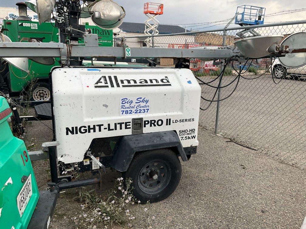 Allmand 7.5KW Tow Behind Light Plant, - Model: Night Lite Pro II LD Series, Kubota Diesel - D1005-BG-EF02, Showing 6827 Hours, 4-Light, Single Axle, Good Rubber