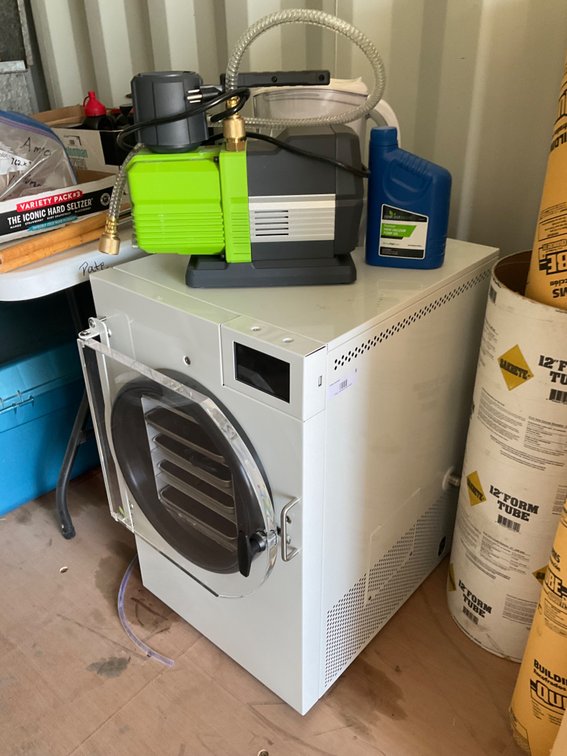 Harvest Right Freeze Dryer - Model: HRFDM with Harvest Right Vacuum Pump - Model: OP-VLUll060 and Harvest Right Purifier
