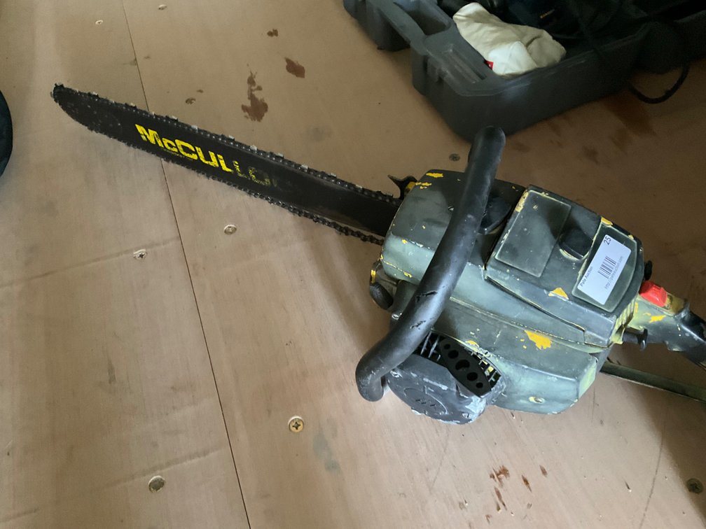 Mcculloch Gas Powered Chain Saw - Rope Start Pulls Freely