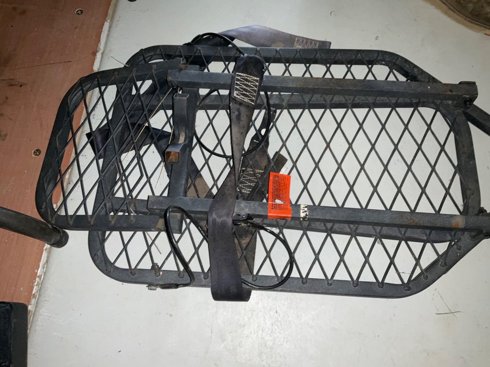 Metal Tree Stand With Restraint