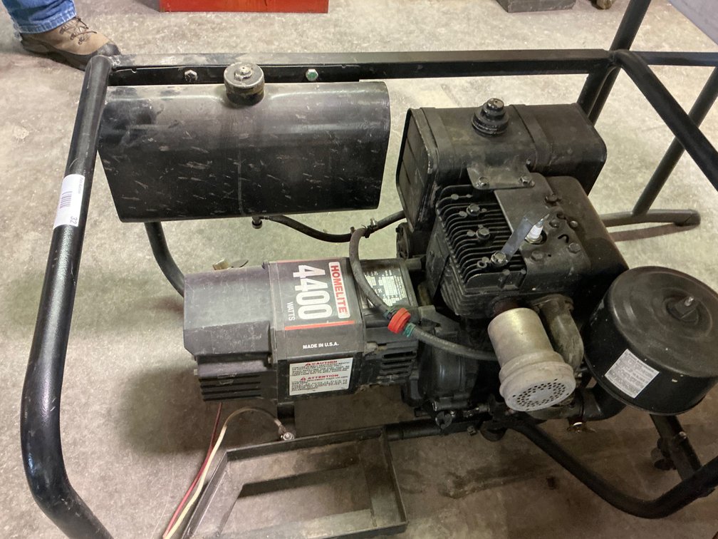 Homelite 4400W Generator - Model: HLE4400, 8Hp Briggs and Stratton Engine, Rope Start Pulls Freely