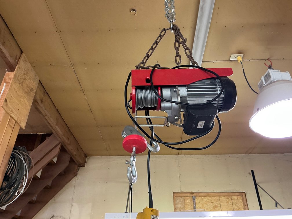 Central Machine 1300Lb Electric Hoist/Winch