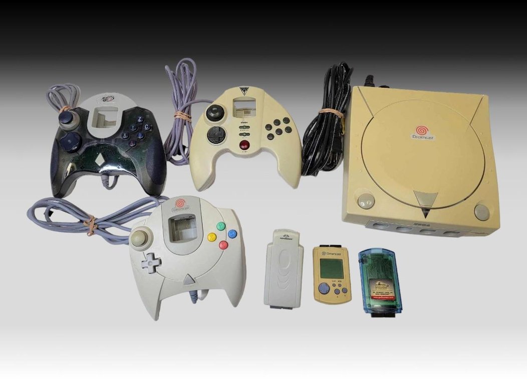 SEGA Dreamcast, Controllers & Memory Cards