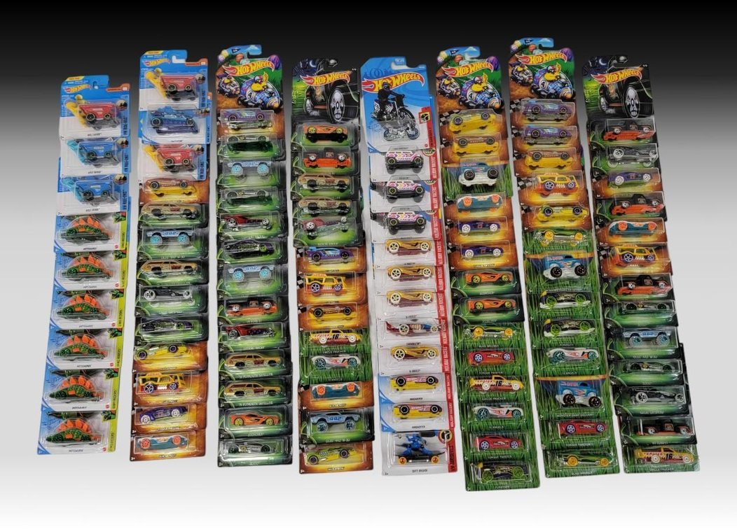 100x Hot Wheels Toy Vehicles