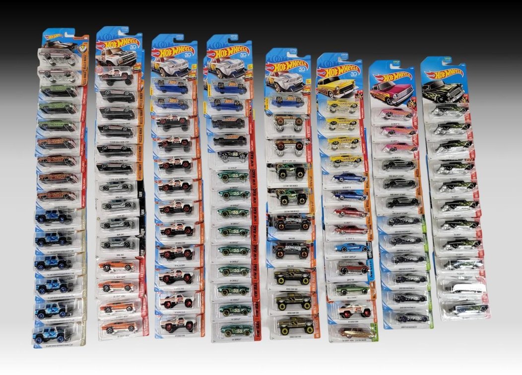 100x Hot Wheels Toy Vehicles