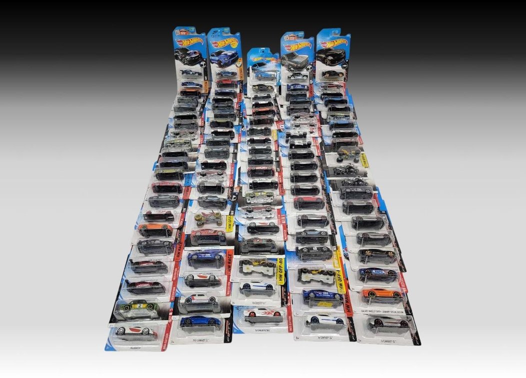 100x Hot Wheels Toy Vehicles