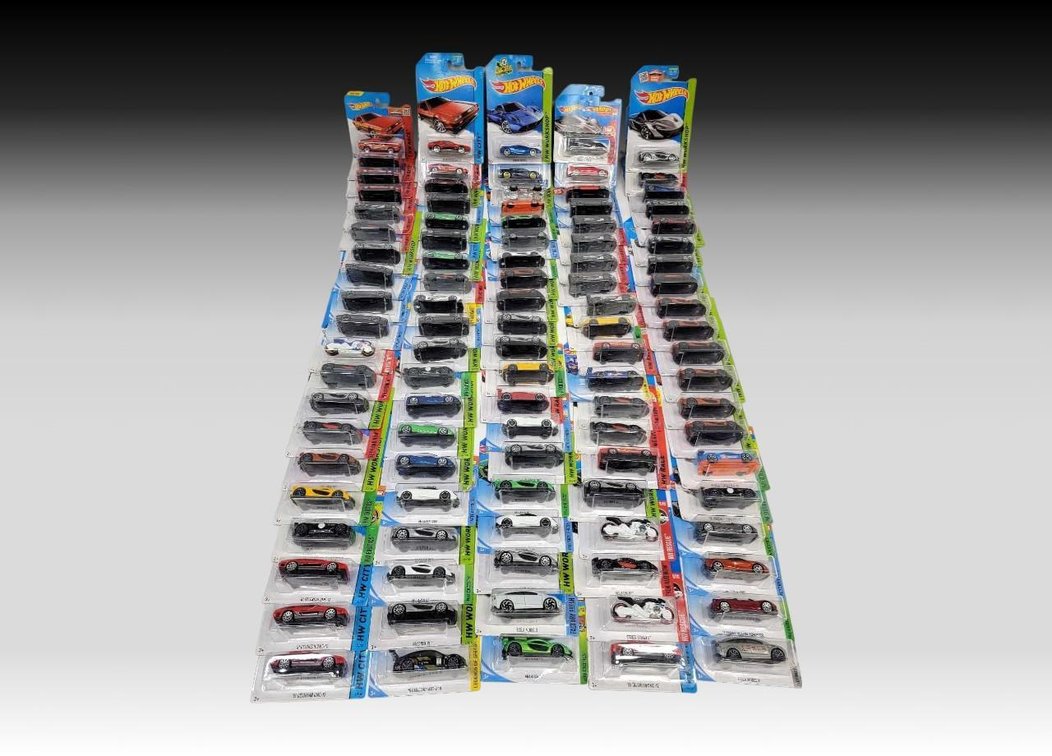 100x Hot Wheels Toy Vehicles