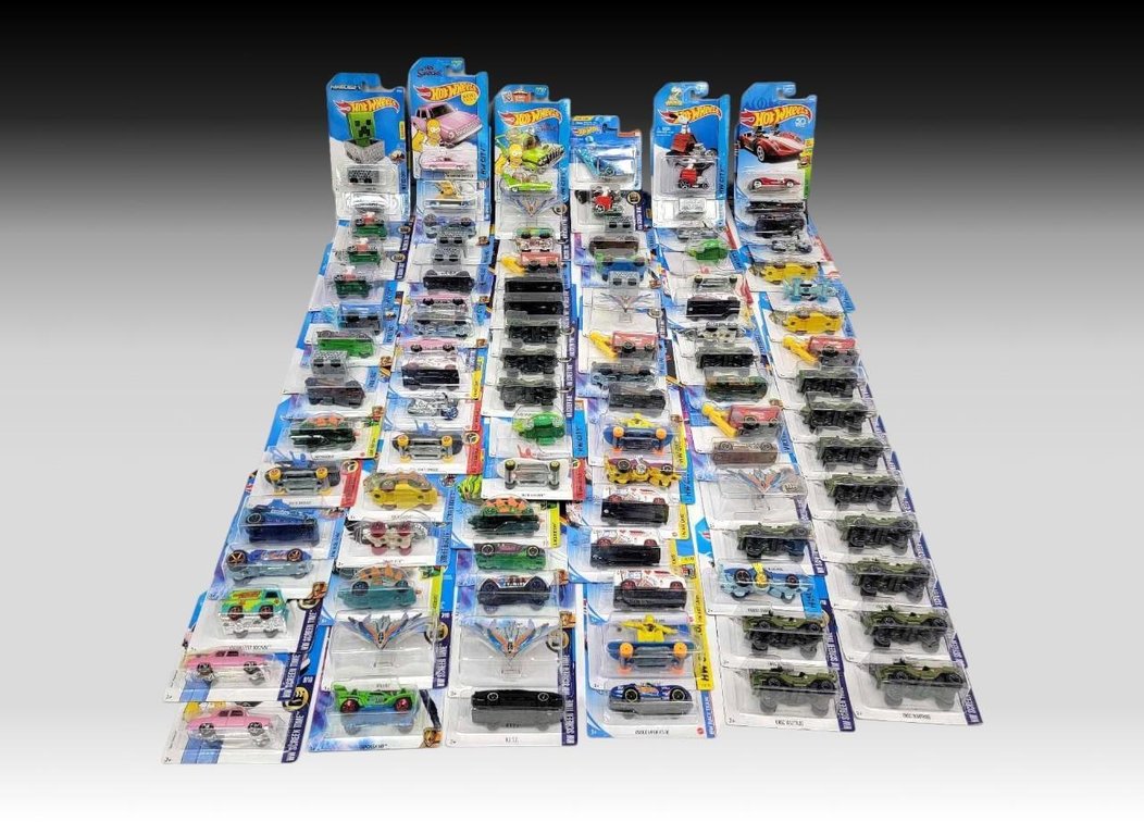 100x Hot Wheels Toy Vehicles