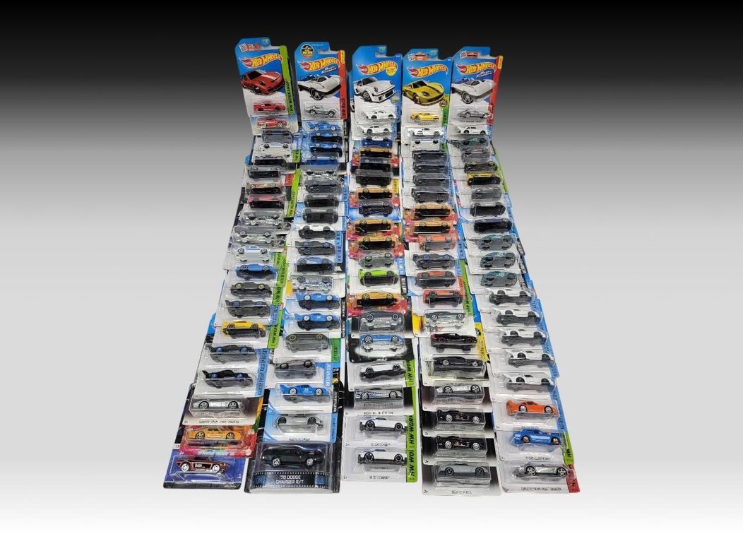 100x Hot Wheels Toy Vehicles