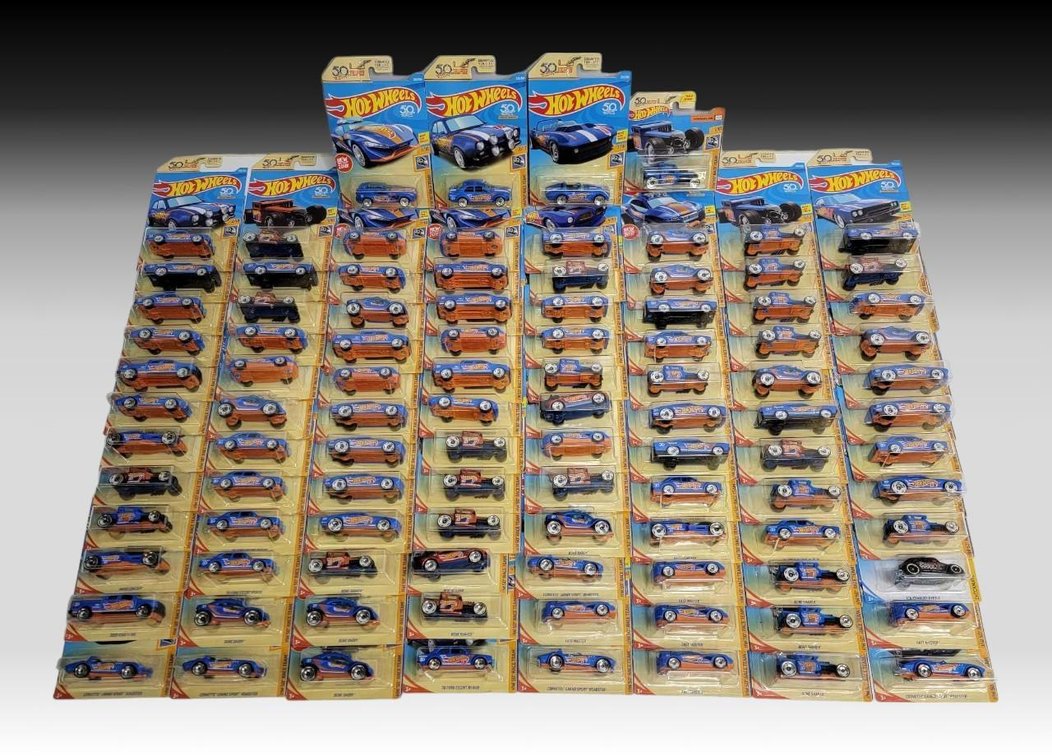 100x Hot Wheels Toy Vehicles