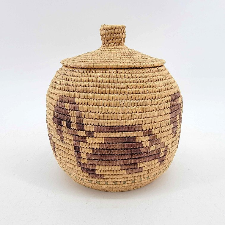 8" Yup'ik Grass Basket w/Skunk Design