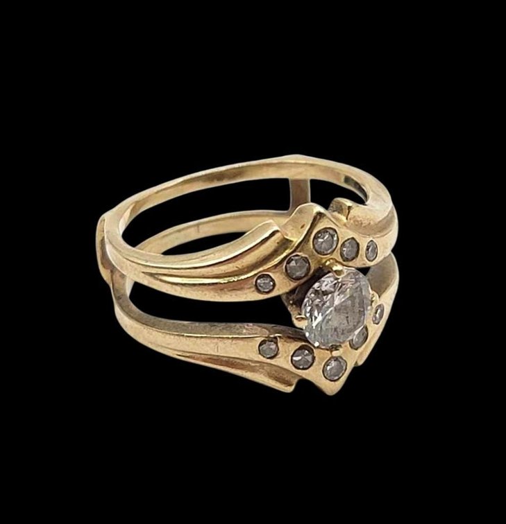 14k Gold Ring w/ Diamond,  Size 6.5
