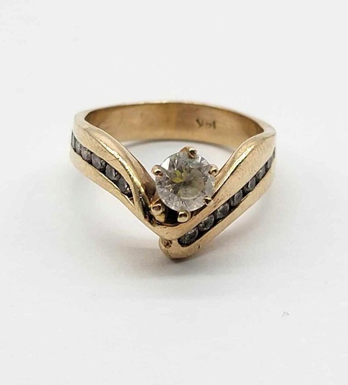 14k Gold w/ Diamonds, Size 5.25