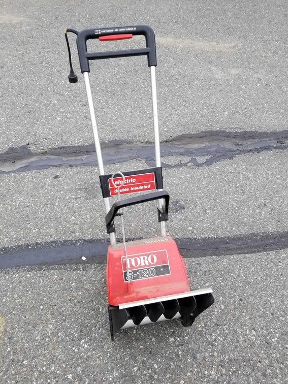 Toro electric snow shovel