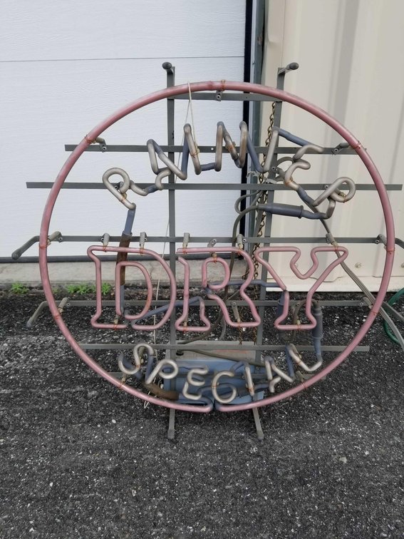 Rainier dry neon sign