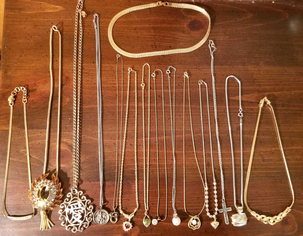 Lot of fashion jewelry