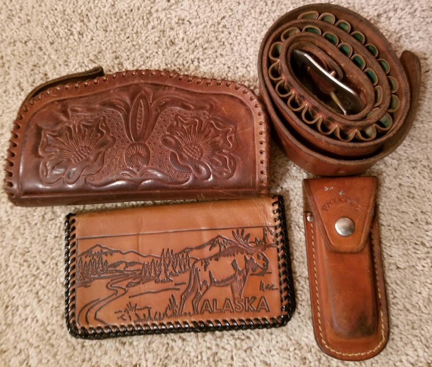 Grouping of leather objects 