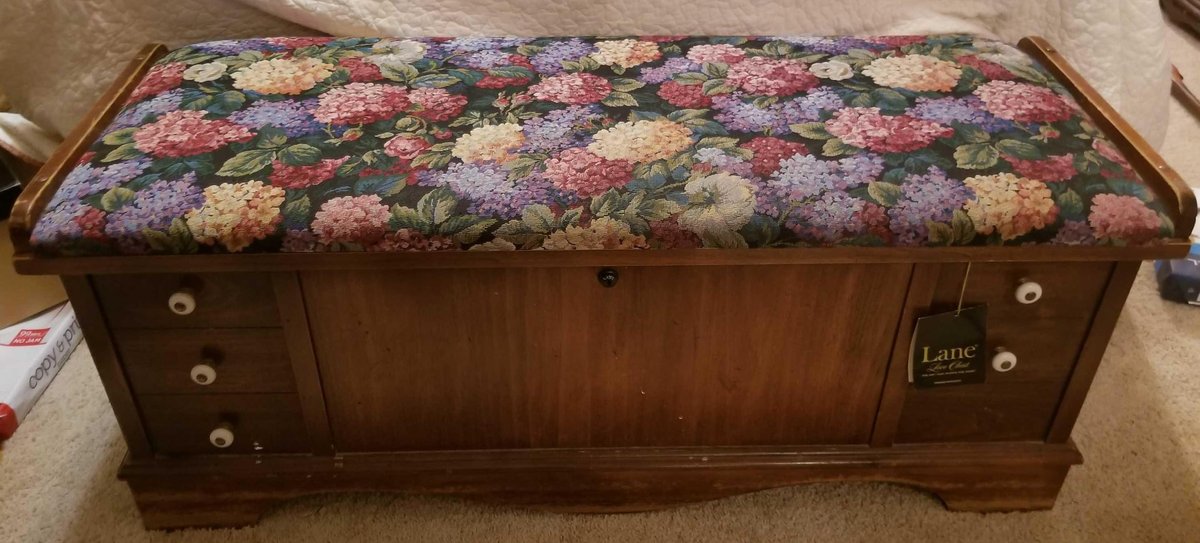 Lane Cedar blanket chest 