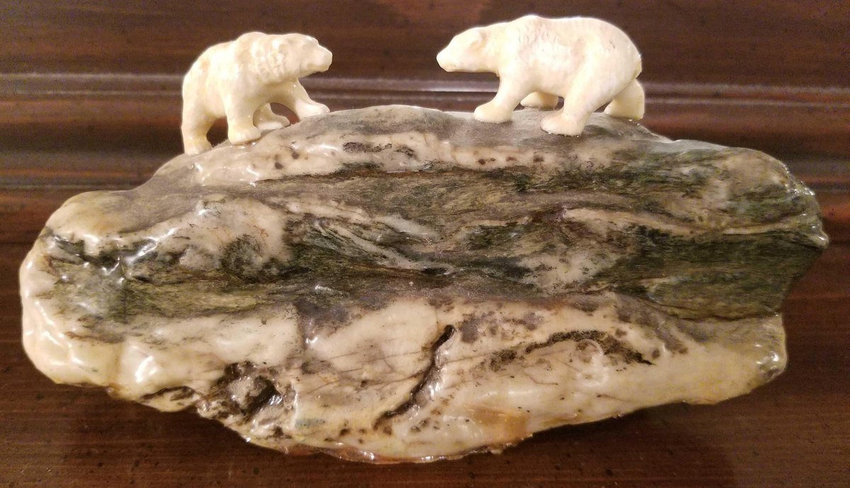 Polar bear scene 