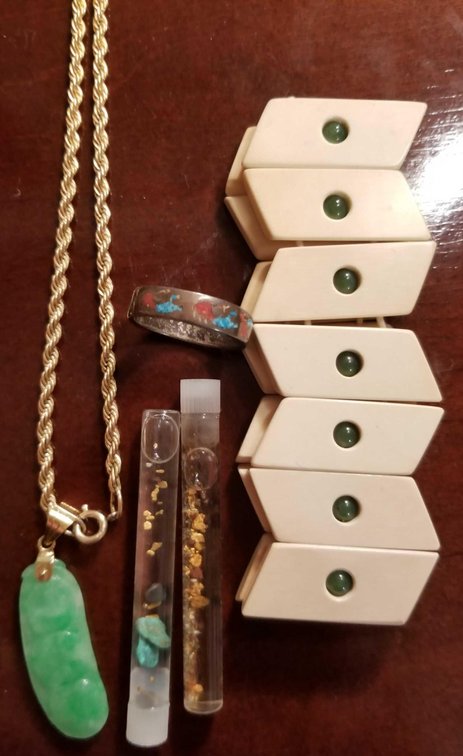 Lot of quality jewelry and gold 