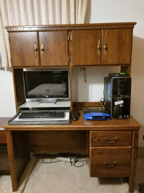 Computer desk 