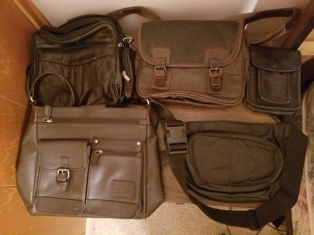 Lot of purses/bags, some leather 