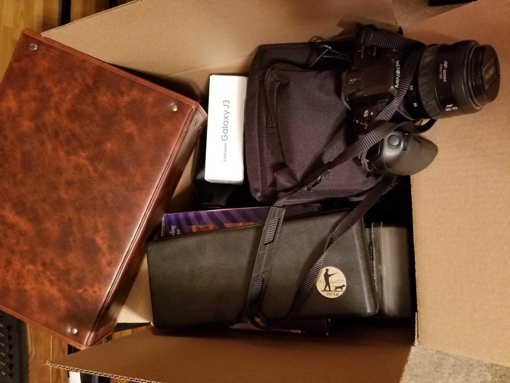 Box lot of various goods 