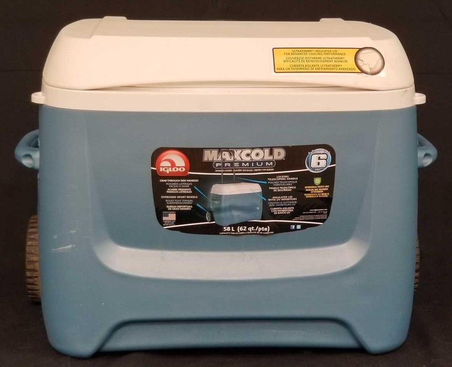 Igloo Maxcold Premium Rolling Cooler