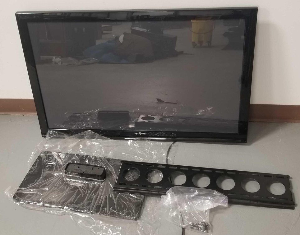 Insignia 42.5" plasma HDTV 